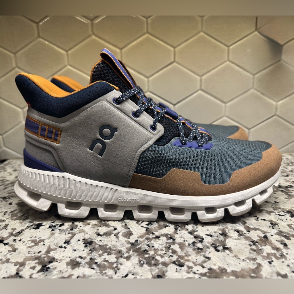 Men's On Running Cloud Hi Edge size 10 US (Dead Stock, Rare Color)